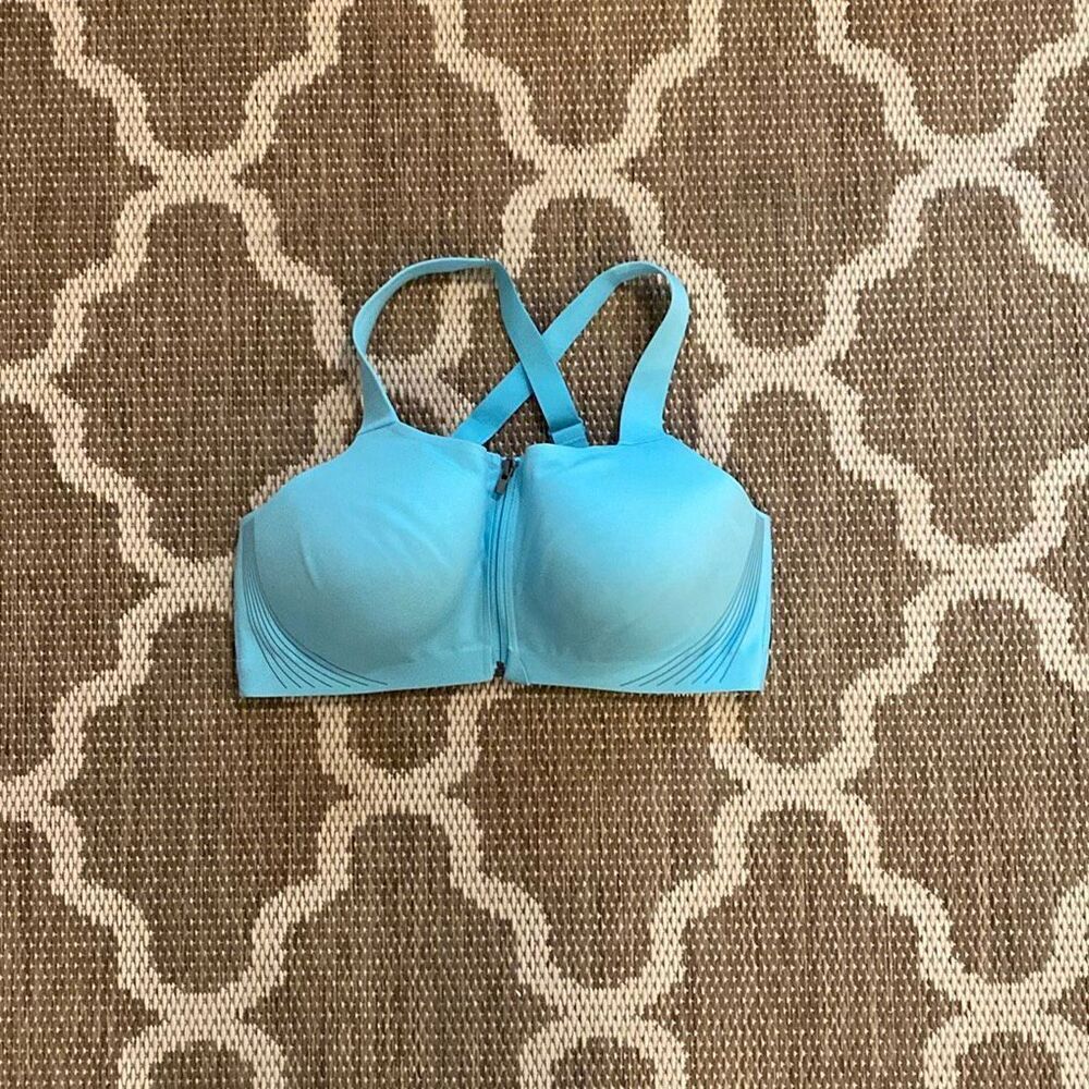 Victoria’s Secret knockout sports bra size 36DD